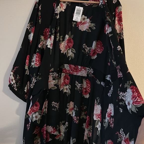 NWT Torrid Black Floral Wrap Top - Picture 9 of 10